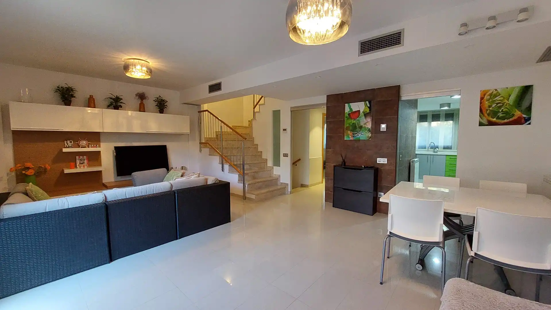 Sala de estar de Casa adosada en venta en Salou con Aire acondicionado, Calefacción y Jardín privado