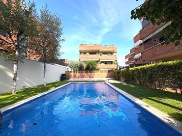 Pis amb piscina en venda a Sant Domènec