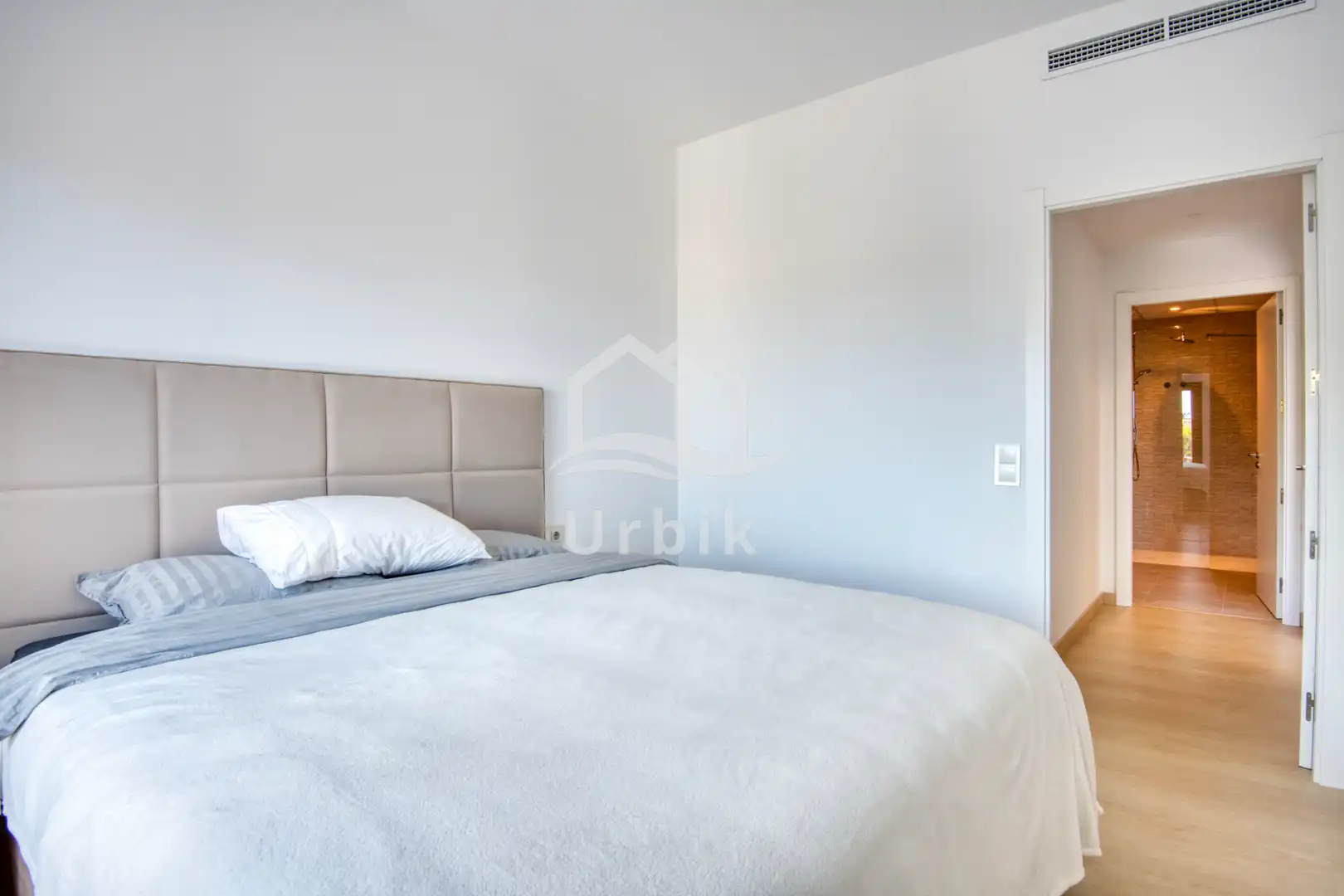 Habitación de Ático en venta en Castell d'Aro, Platja d'Aro i s'Agaró con Aire acondicionado, Calefacción y Parquet