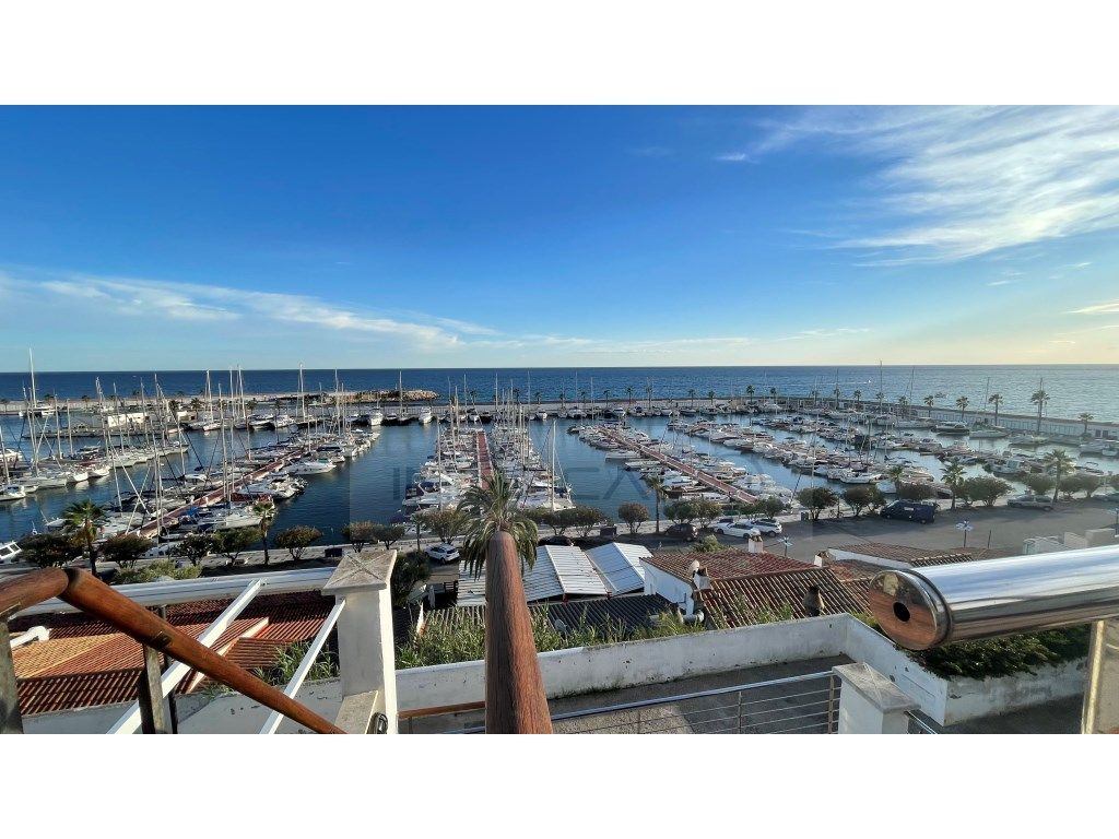 Vista exterior de Casa adosada en venda en Sitges amb Calefacció, Terrassa i Moblat