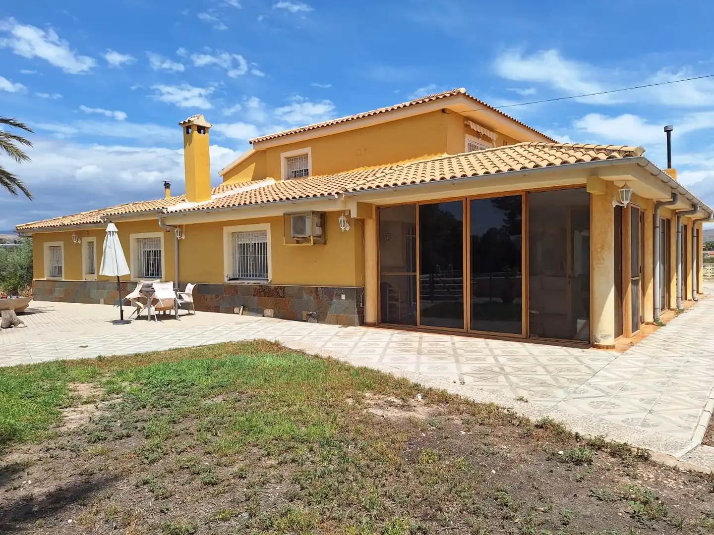 Vista exterior de Casa o xalet en venda en Alicante / Alacant amb Jardí privat, Terrassa i Traster