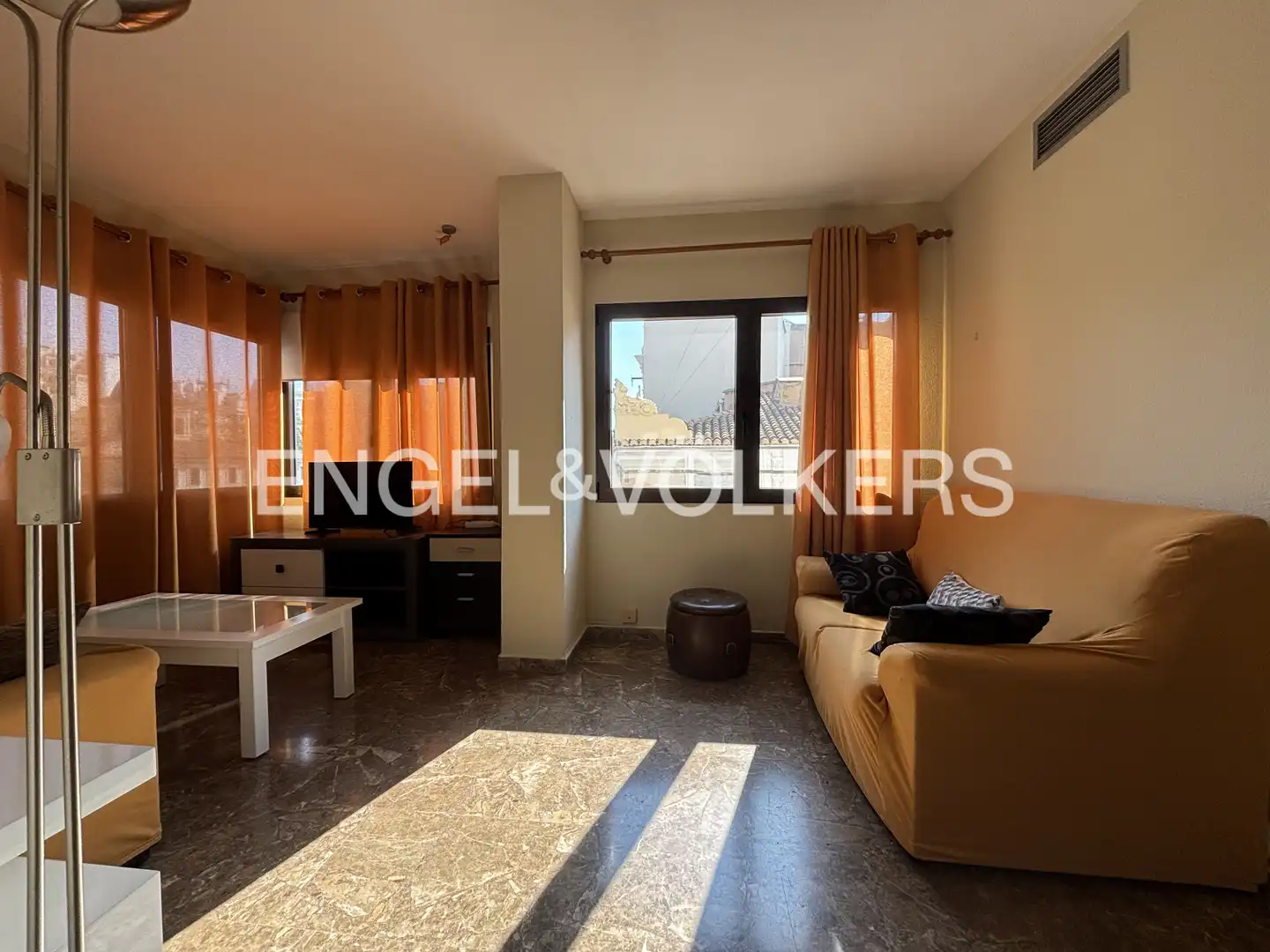 Außenansicht von Wohnung zur Miete in Valencia mit Klimaanlage, Heizung und Balkon