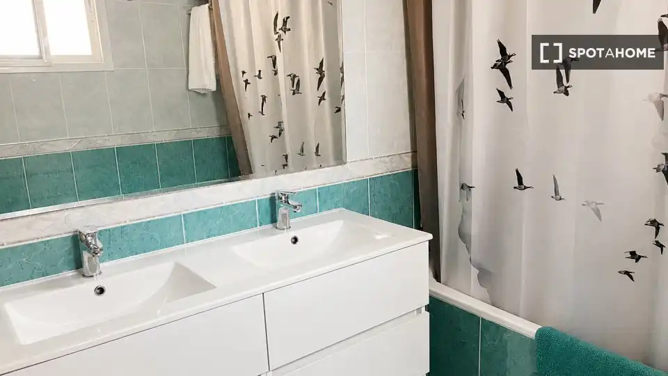 Baño de Apartamento para compartir en Valencia con Aire acondicionado, Calefacción y Terraza