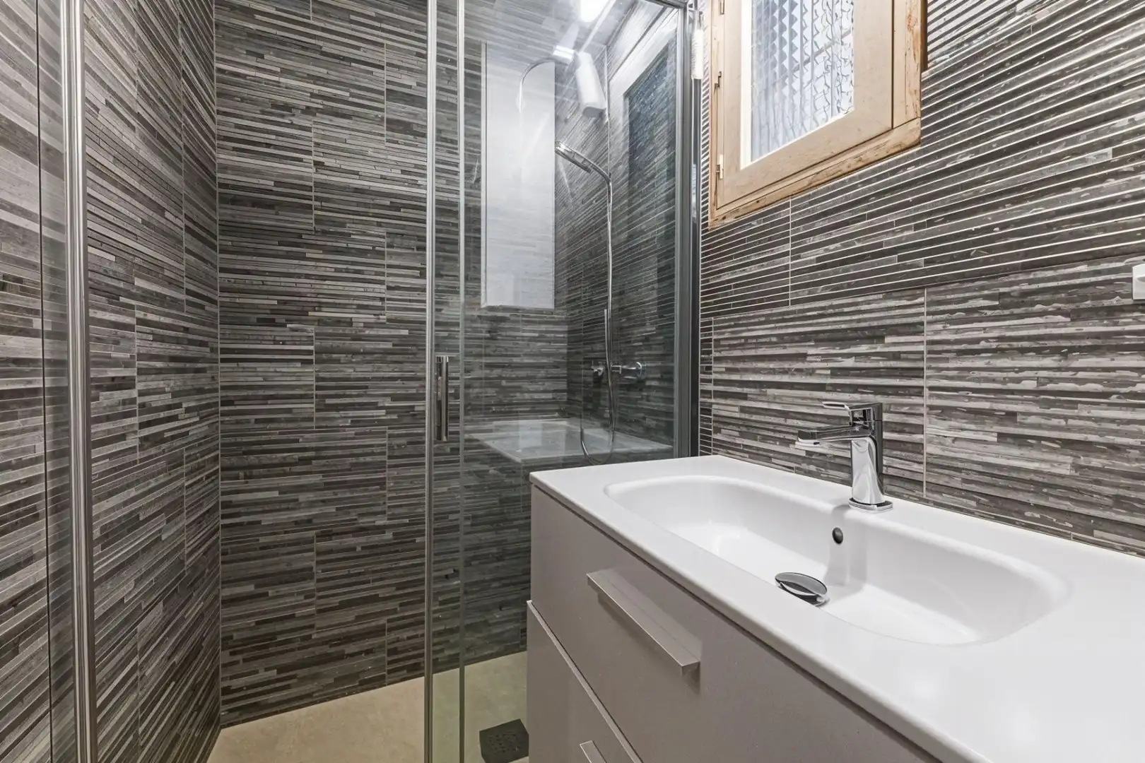 Bathroom of Flat for sale in  Palma de Mallorca  with Air Conditioner, Parquet flooring and Oven