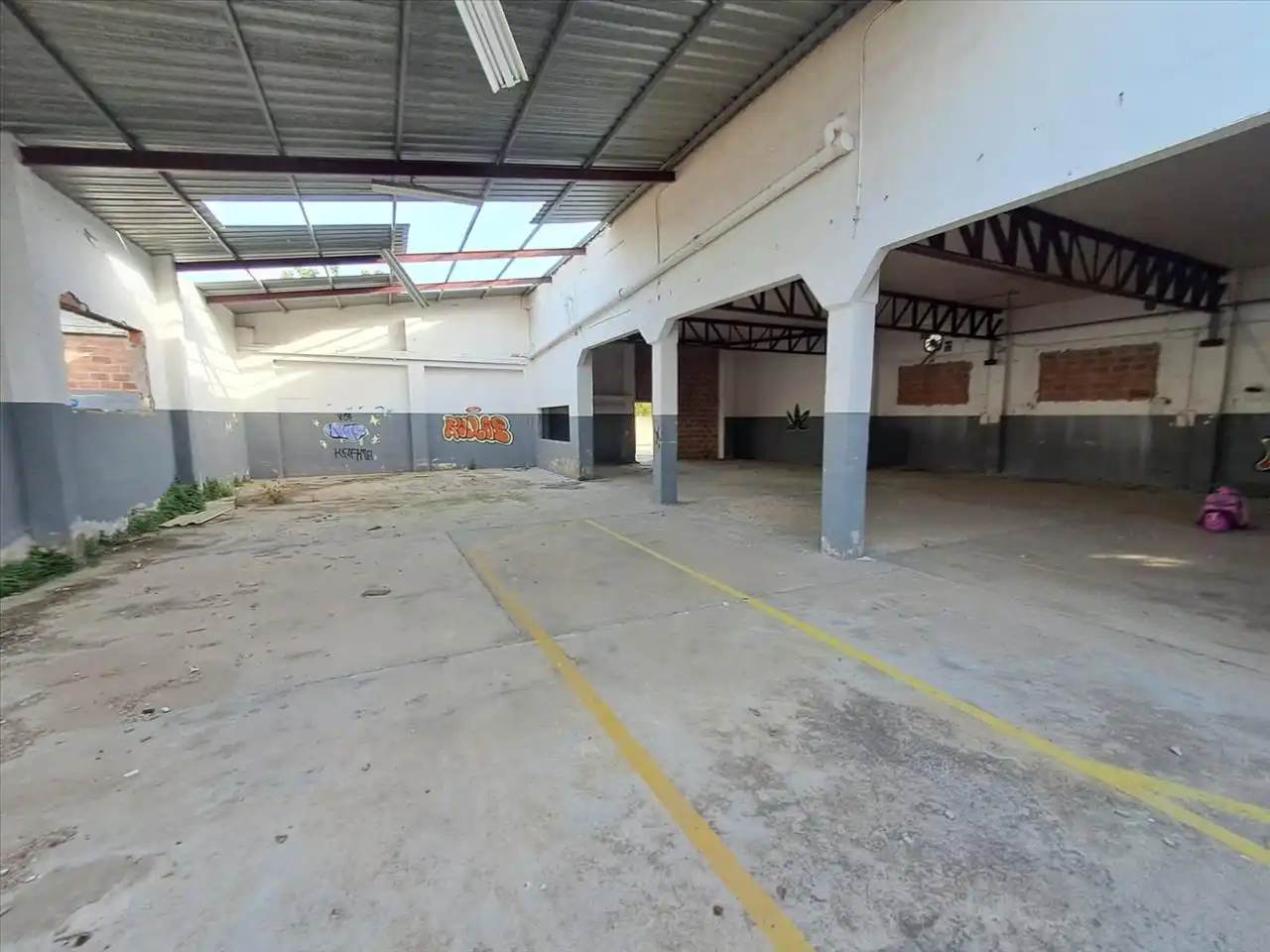 Aparcament de Nau industrial en venda en Tavernes de la Valldigna