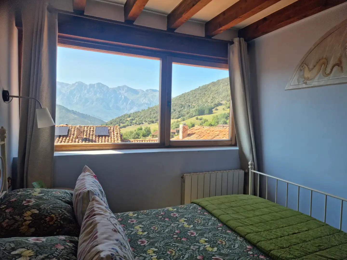 Dormitori de Casa adosada en venda en Vega de Liébana amb Jardí privat, Terrassa i Traster