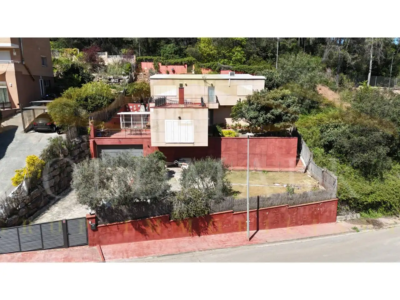 Vista exterior de Casa o xalet en venda en Corbera de Llobregat amb Aire condicionat, Calefacció i Jardí privat