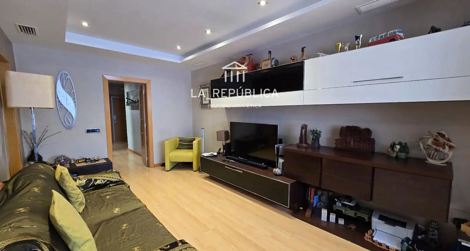Flat for sale in Barcelona  with Air Conditioner