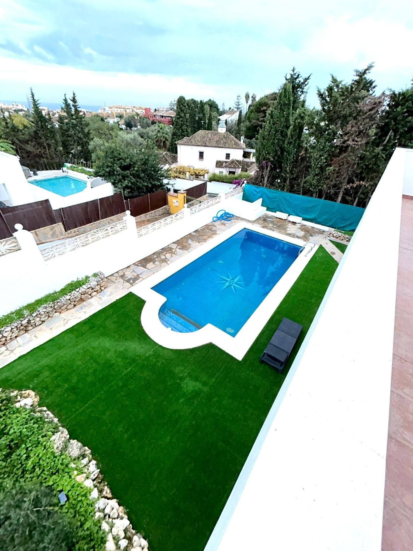 Piscina de Casa o xalet en venda en Marbella amb Aire condicionat, Calefacció i Jardí privat