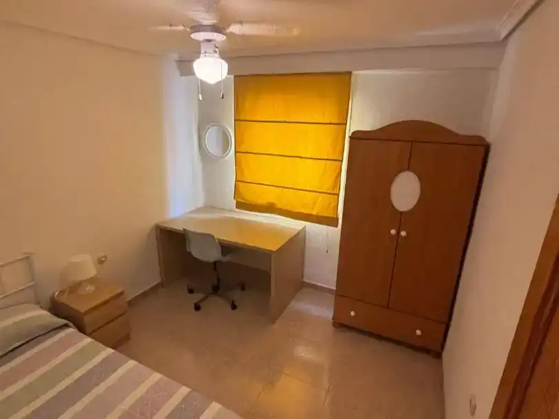 Schlafzimmer von Wohnung zur Miete in Burjassot mit Klimaanlage und Balkon