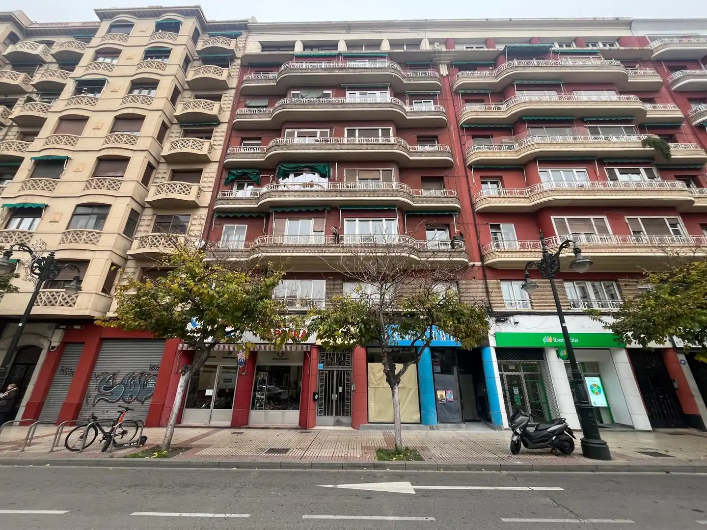 Außenansicht von Büro zur Miete in Zaragoza mit Klimaanlage und Heizung