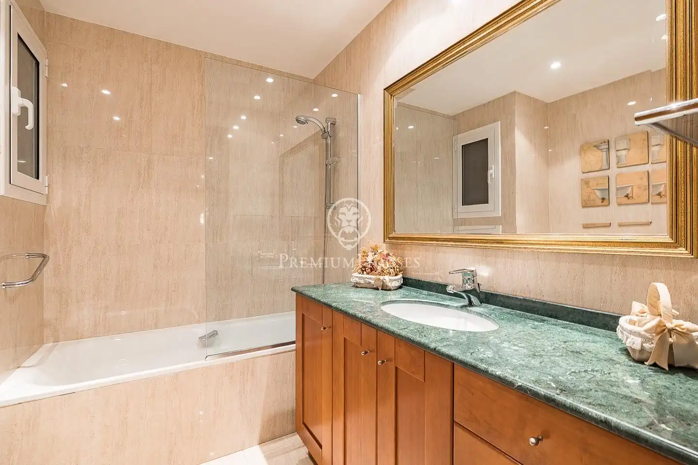 Baño de Piso en venta en Barcelona con Calefacción y Terraza