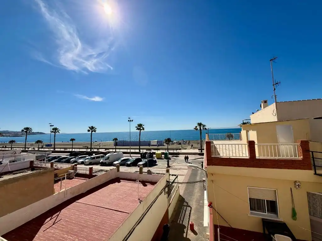 Vista exterior de Casa o xalet en venda en Vélez-Málaga amb Terrassa i Balcó