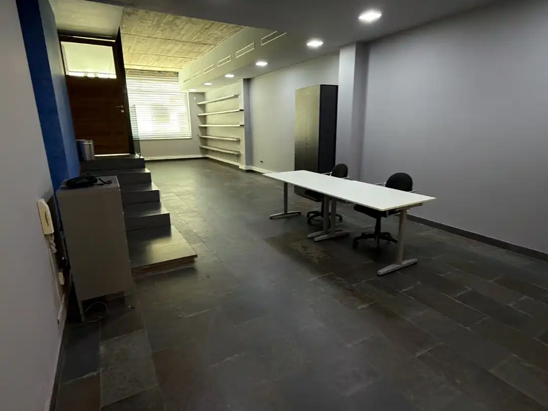 Local comercial de lloguer a Carrer de Joan Alsina 3