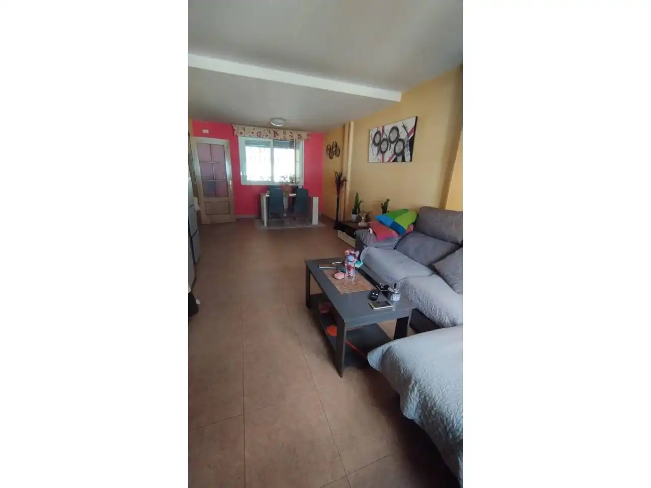 Wohnzimmer von Einfamilien-Reihenhaus zum Verkauf in Ocaña mit Heizung, Privatgarten und Möbliert