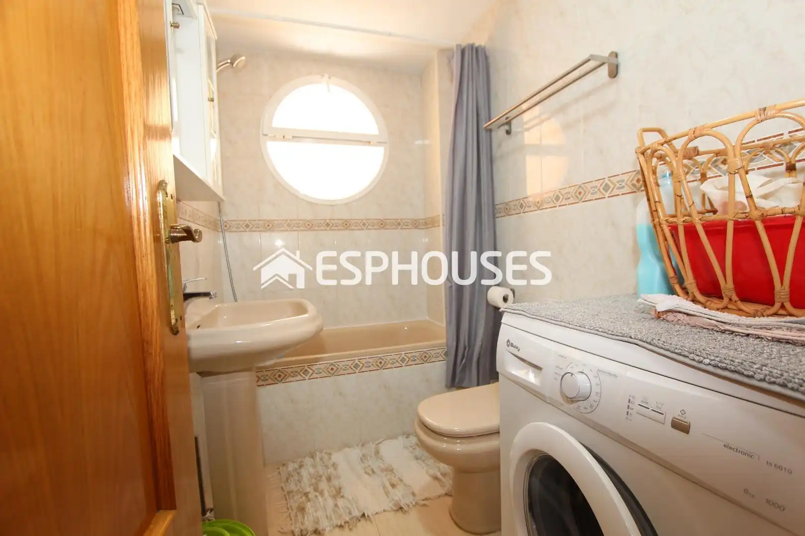 Baño de Apartamento en venta en Guardamar del Segura con Aire acondicionado, Terraza y Trastero