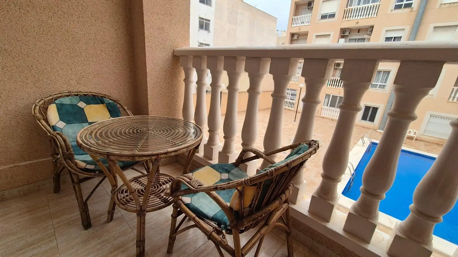 Terrasse von Wohnungen zum Verkauf in Torrevieja mit Heizung, Terrasse und Möbliert