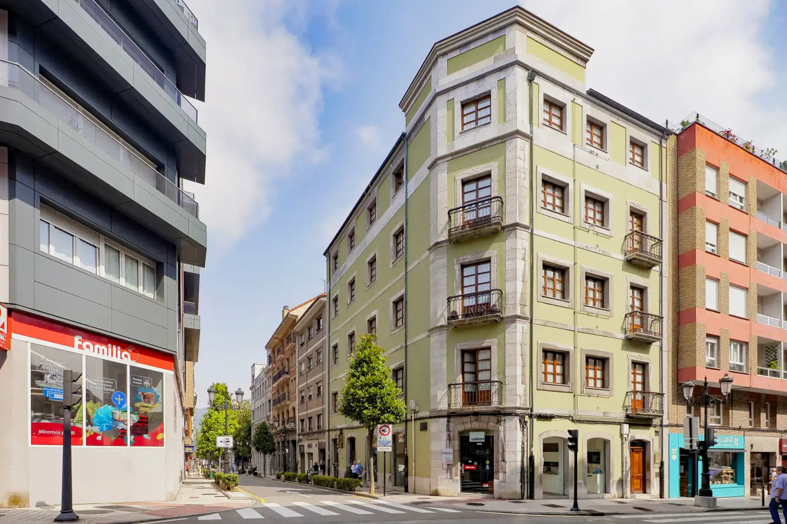 Vista exterior de Pis en venda en Oviedo  amb Calefacció, Parquet i Traster