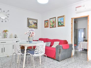 Casa aparellada amb balcó en venda a La Paz