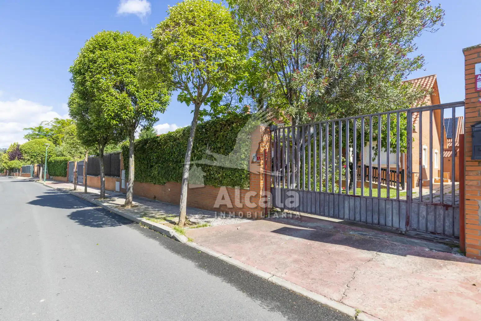Vista exterior de Casa adosada en venta en Villalbilla con Aire acondicionado, Calefacción y Parquet