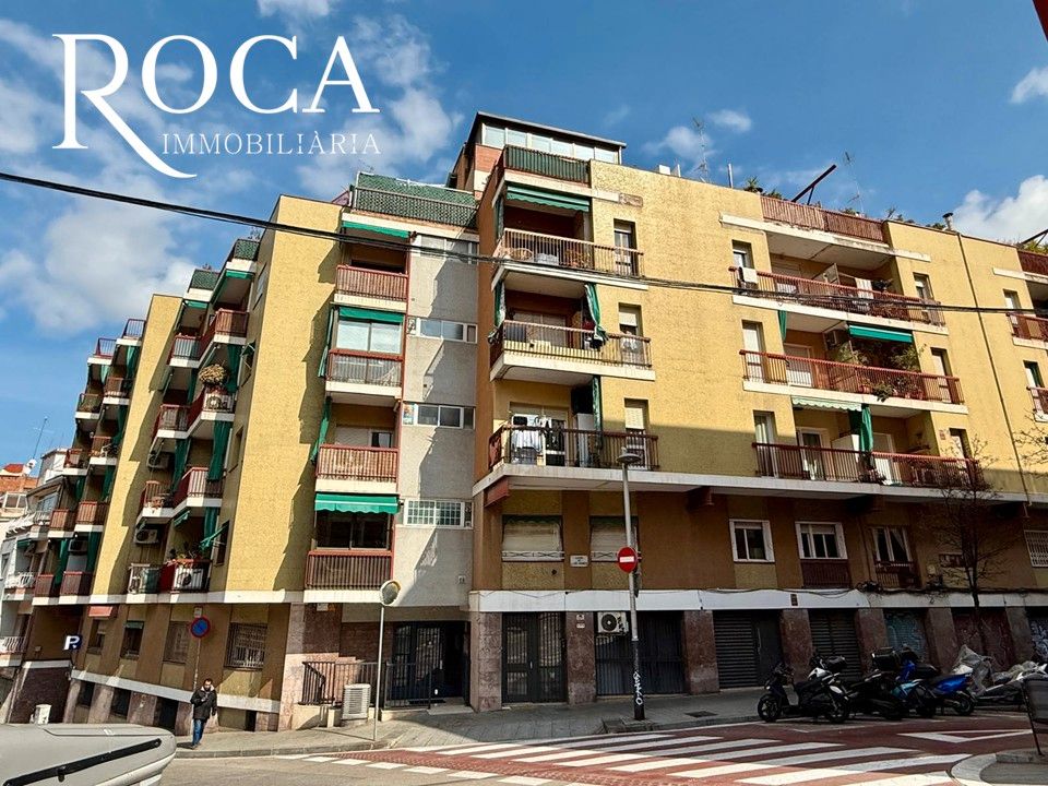 Vista exterior de Piso en venta en  Barcelona Capital con Parquet y Alarma