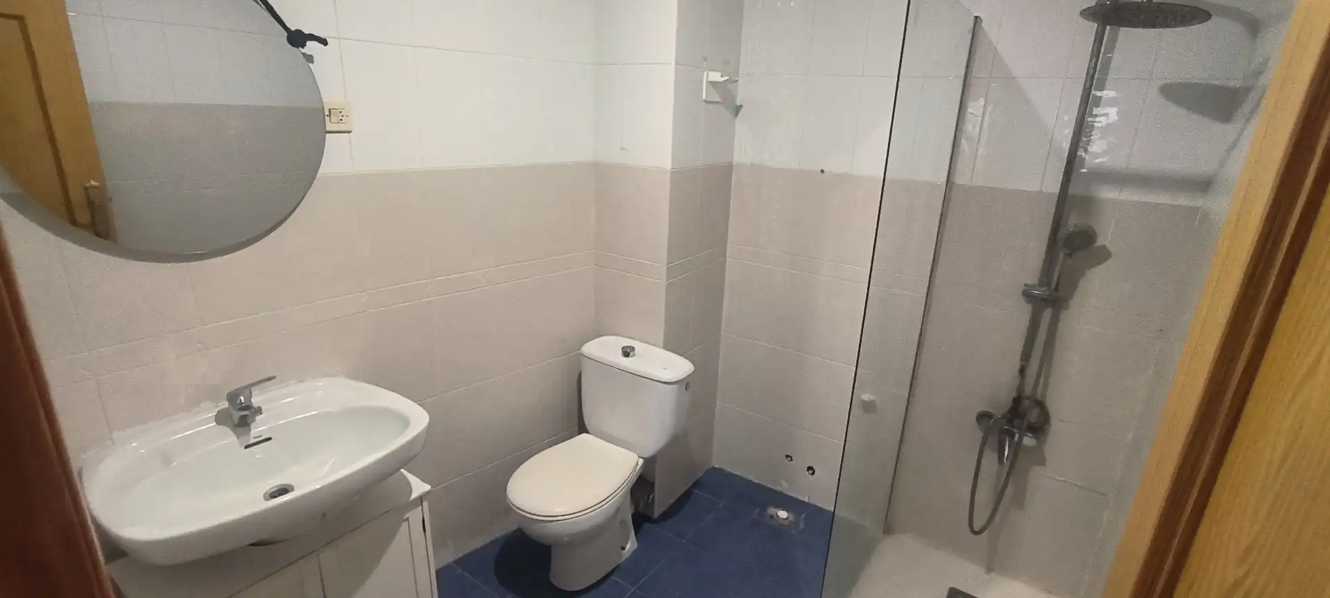 Bathroom of Flat for sale in Almería  with Air Conditioner, Furnished and Oven