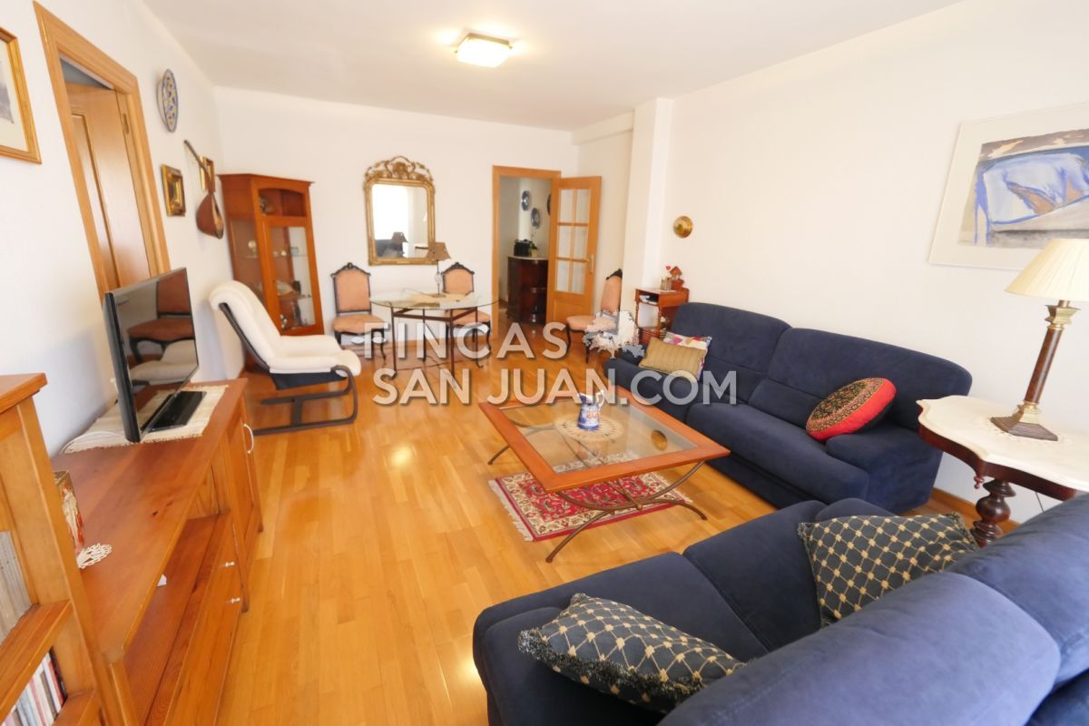 Sala d'estar de Pis en venda en Alicante / Alacant amb Aire condicionat, Parquet i Balcó
