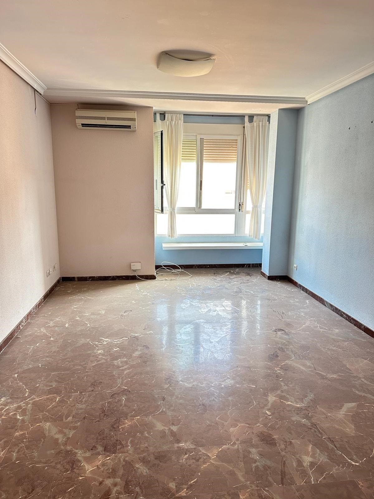 Bedroom of Flat to rent in Paiporta  with Air Conditioner