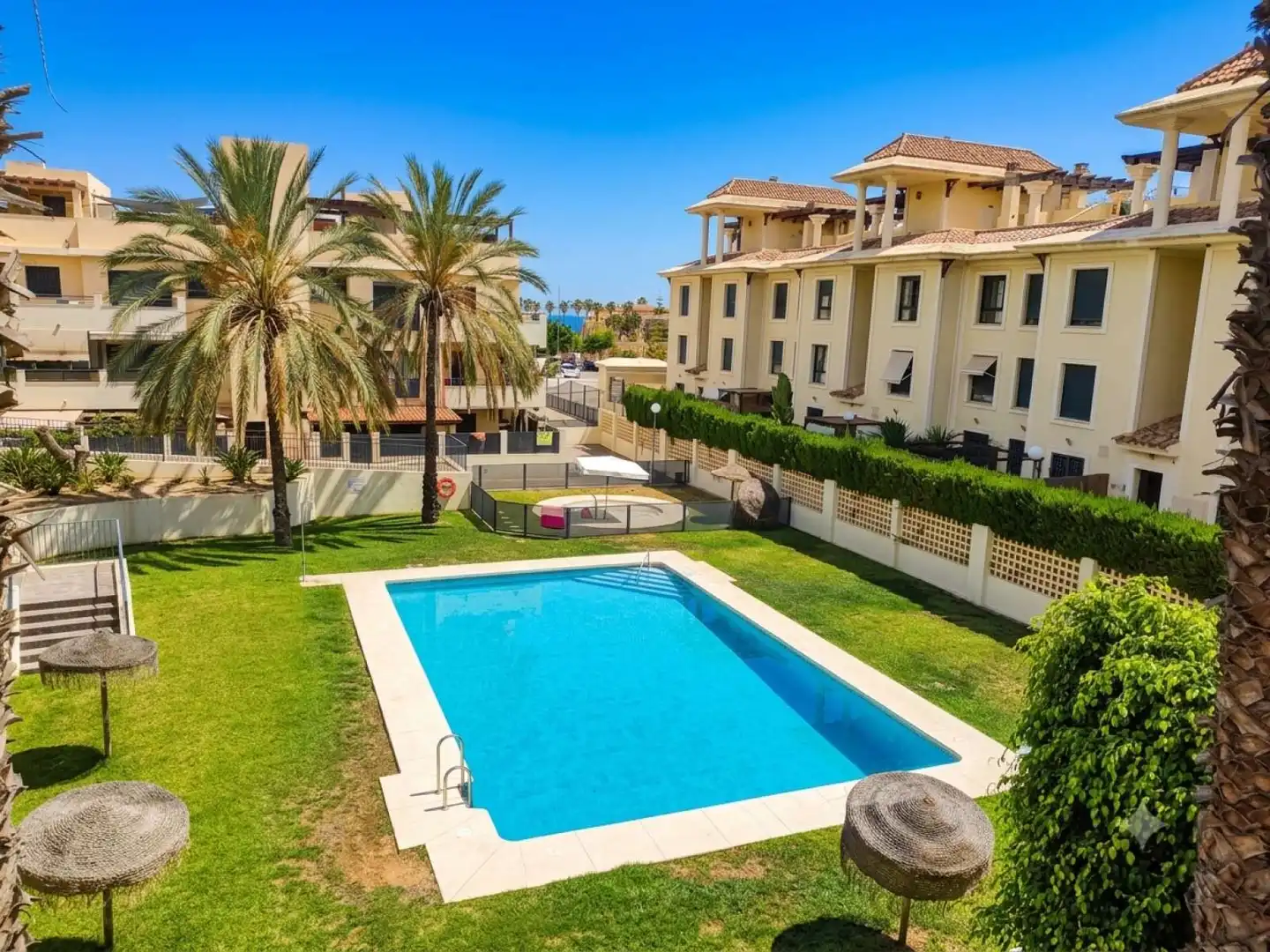 Vista exterior de Apartamento para compartir en Vélez-Málaga con Aire acondicionado, Terraza y Amueblado