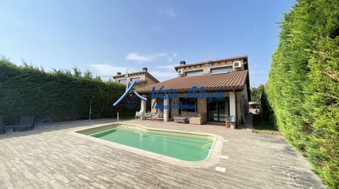 Ficha 3130  6117 Chalet Individual con amplio jardín privado