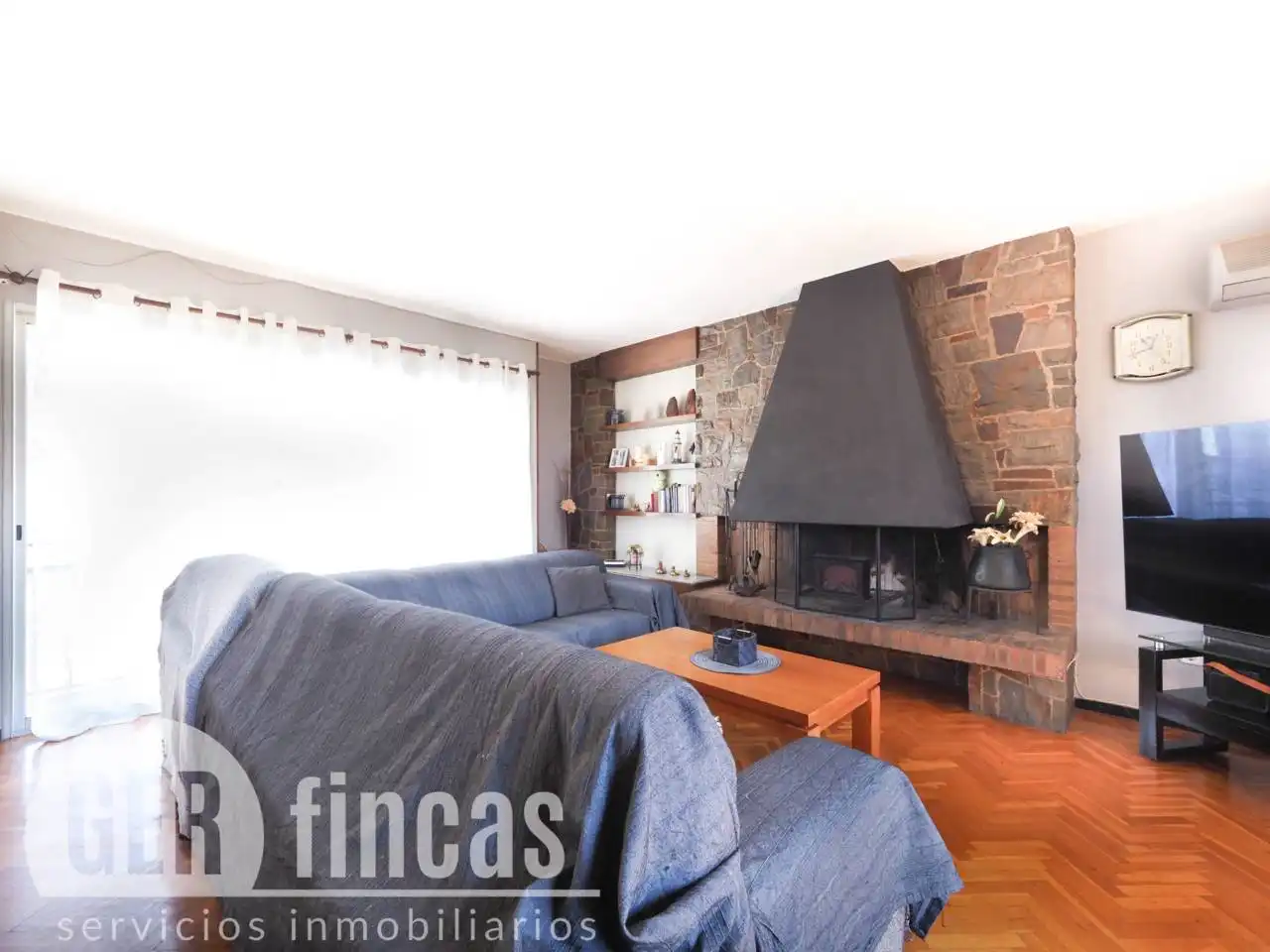 Sala d'estar de Casa o xalet en venda en Terrassa amb Aire condicionat, Calefacció i Parquet