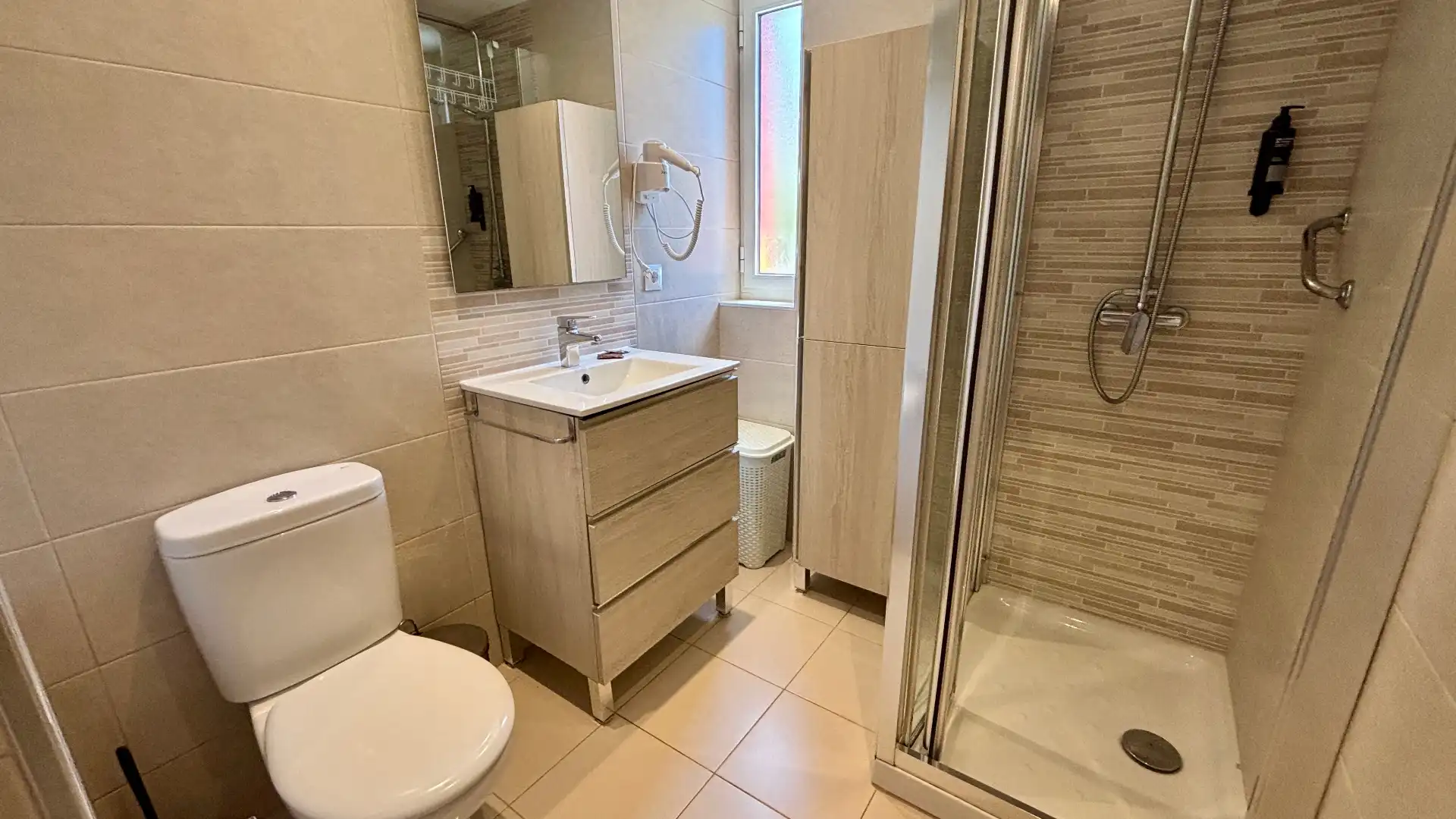 Badezimmer von Wohnung zum Verkauf in Benalmádena mit Klimaanlage, Heizung und Terrasse