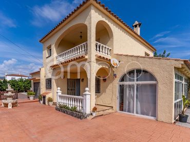 Detached house with balcony for sale in Xops