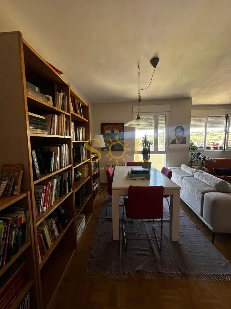 Sala d'estar de Pis en venda en León Capital  amb Calefacció, Traster i Moblat