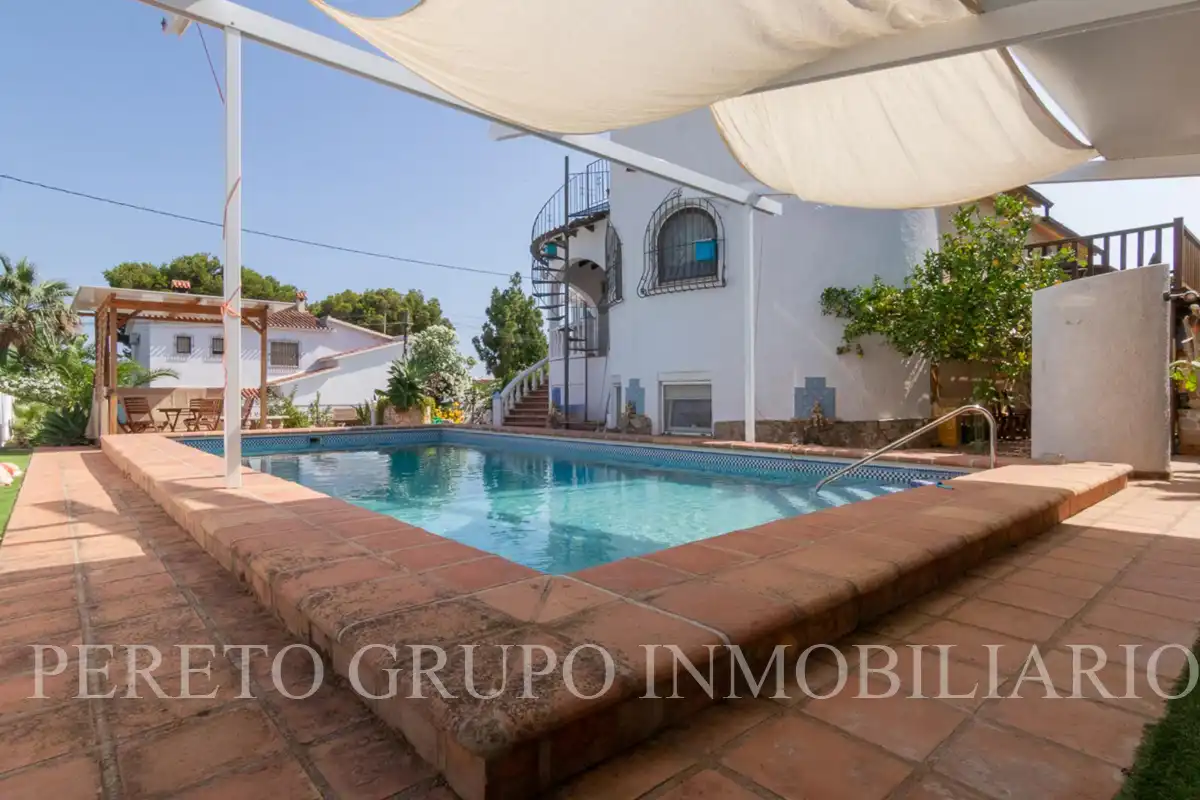 Detached house with pool for sale in El Montgó, imagen 4