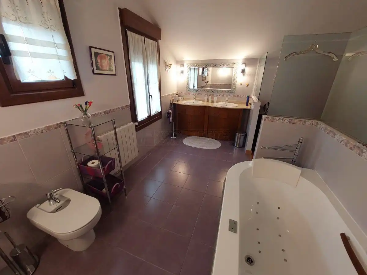 Casa con piscina en venta en Condado de Treviño, imagen 42