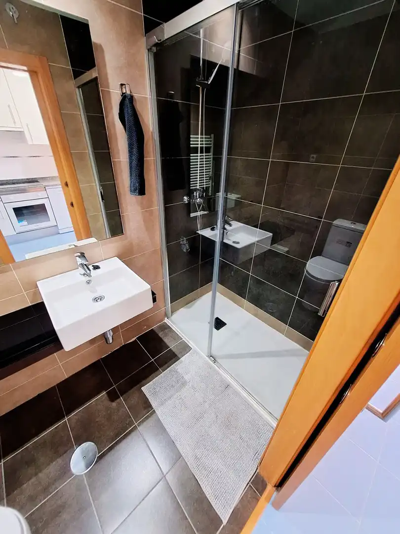 Badezimmer von Wohnung zur Miete in Hortaleza