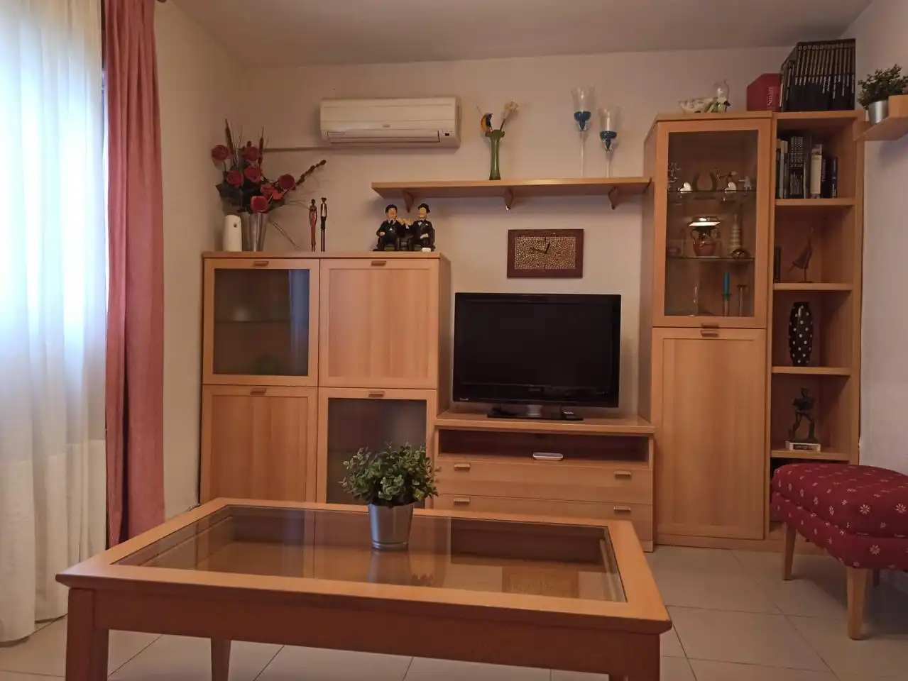 Living room of Flat for rent in Sevilla  with Air Conditioner and Furnished