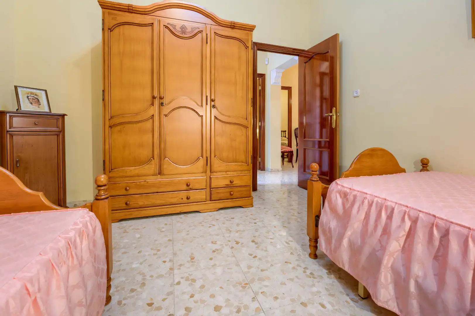 Habitación de Casa adosada en venta en Mairena del Aljarafe con Aire acondicionado, Calefacción y Jardín privado