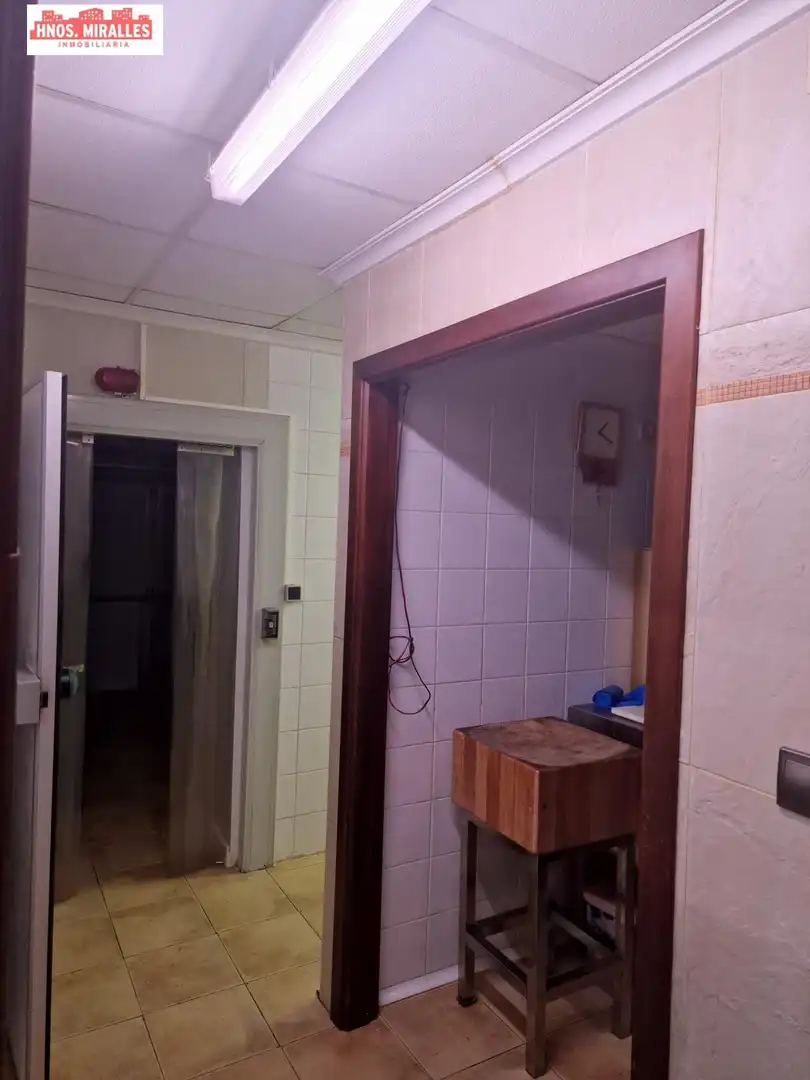 Local en venta en Elche / Elx con Aire acondicionado y Amueblado