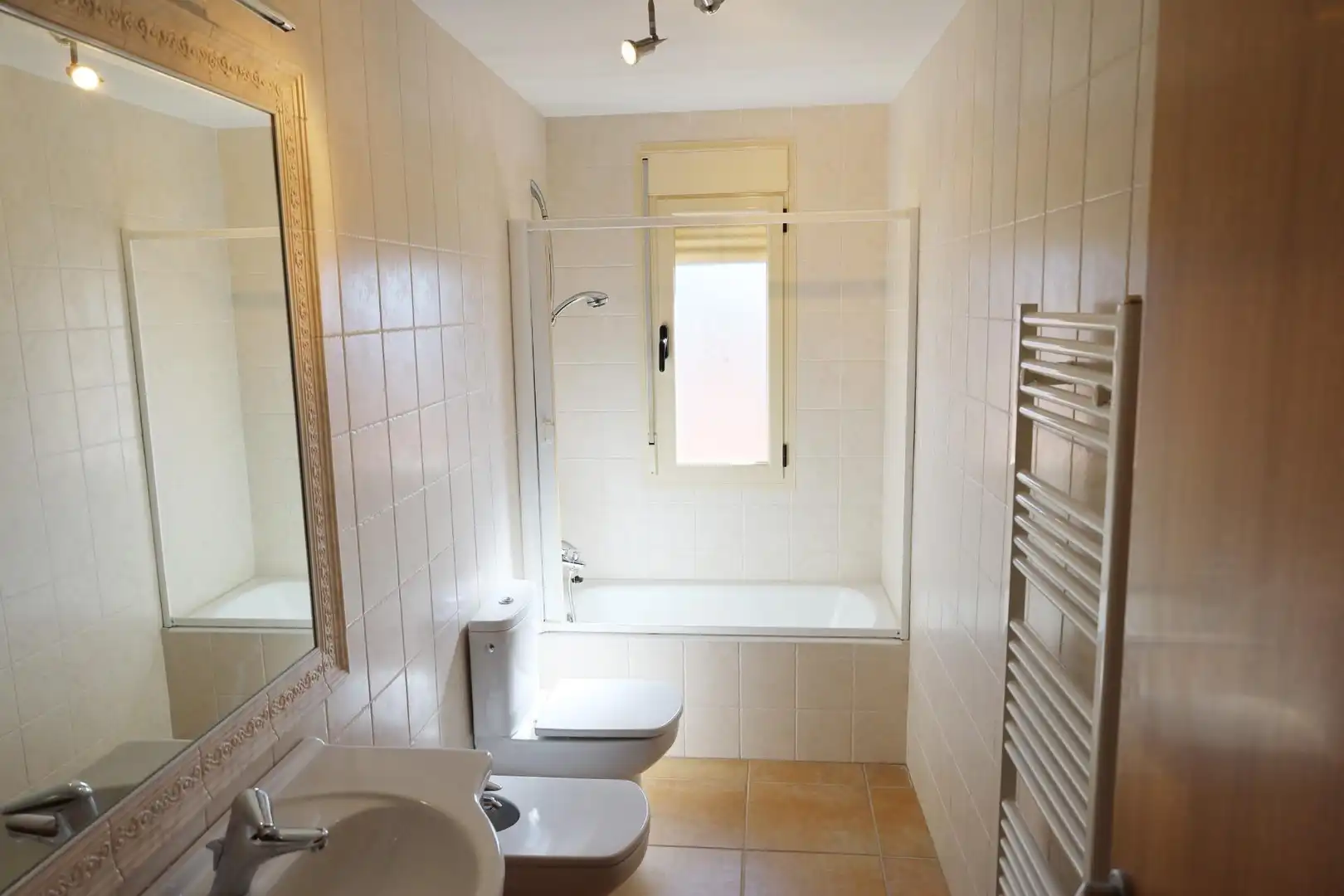 Bathroom of Houses for sale in Híjar  with Air Conditioner, Heating and Terrace