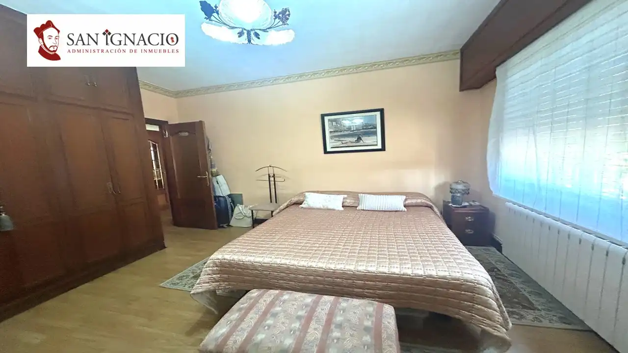 Habitación de Casa o chalet en venta en Villarcayo de Merindad de Castilla la Vieja con Calefacción, Jardín privado y Piscina