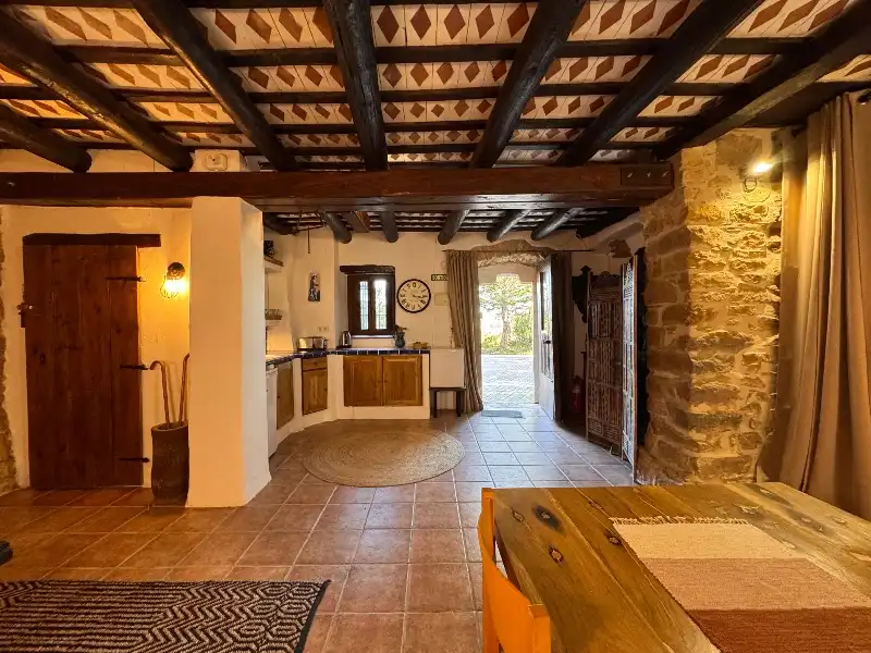 Cocina de Finca rústica en venta en Ullastret con Aire acondicionado, Calefacción y Jardín privado