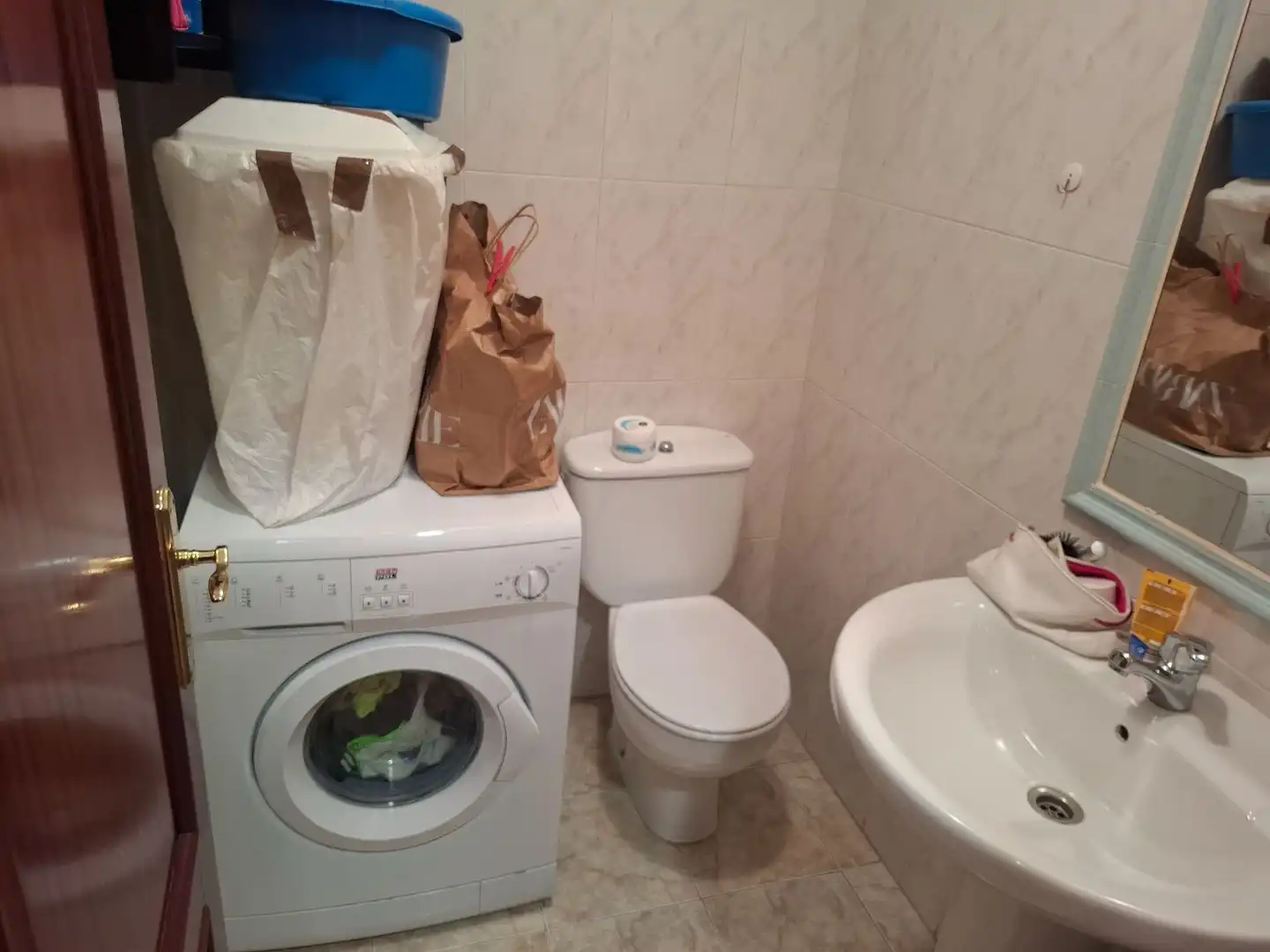 Bany de Apartament en venda en Ourense Capital  amb Calefacció, Traster i Moblat