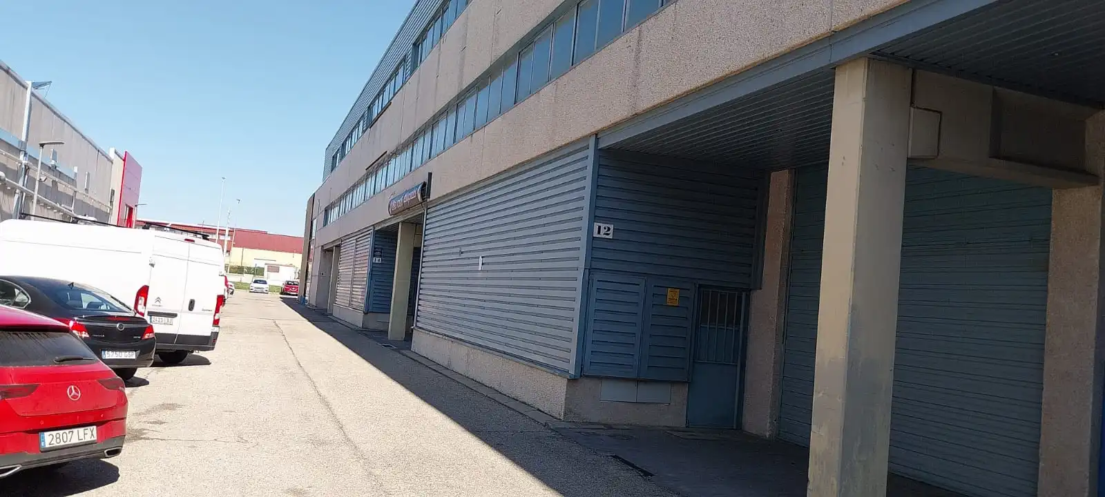 Außenansicht von Fabrikhallen zur Miete in Alcalá de Henares mit Heizung
