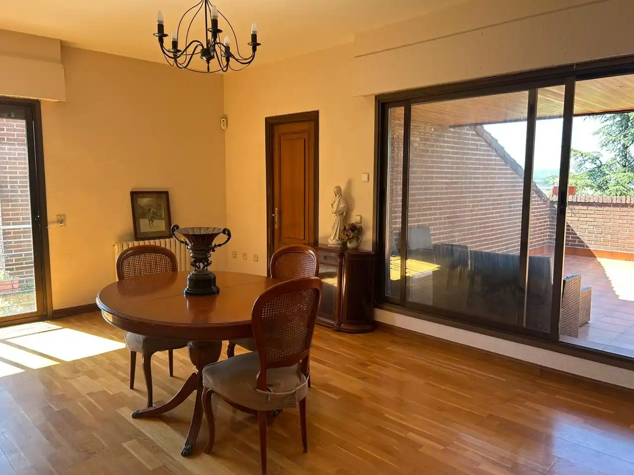 Comedor de Casa o chalet en venta en Majadahonda con Calefacción, Jardín privado y Parquet
