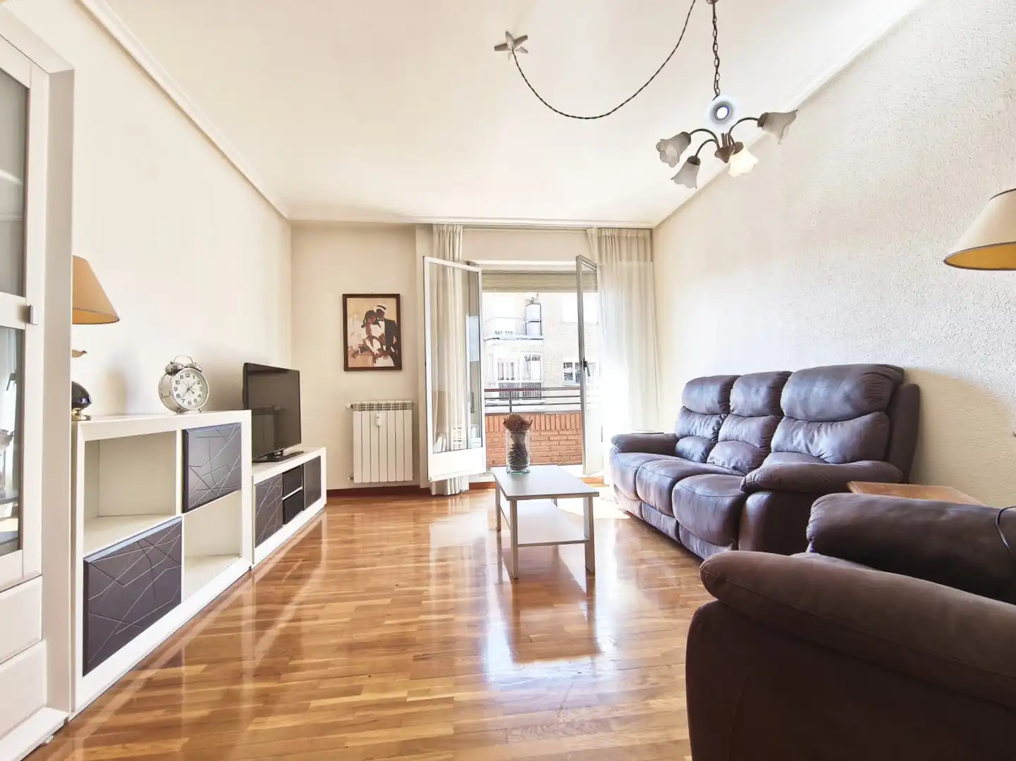 Sala d'estar de Pis en venda en  Logroño amb Calefacció, Parquet i Terrassa