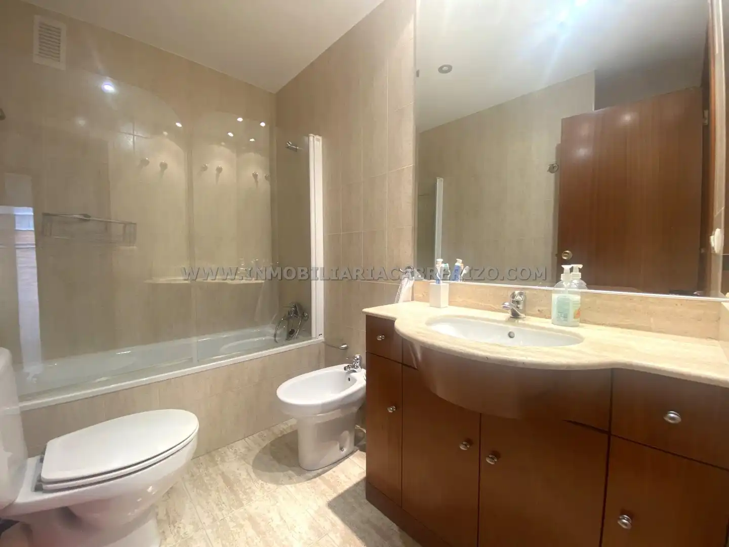 Baño de Piso en venta en  Pamplona / Iruña con Calefacción, Jardín privado y Parquet