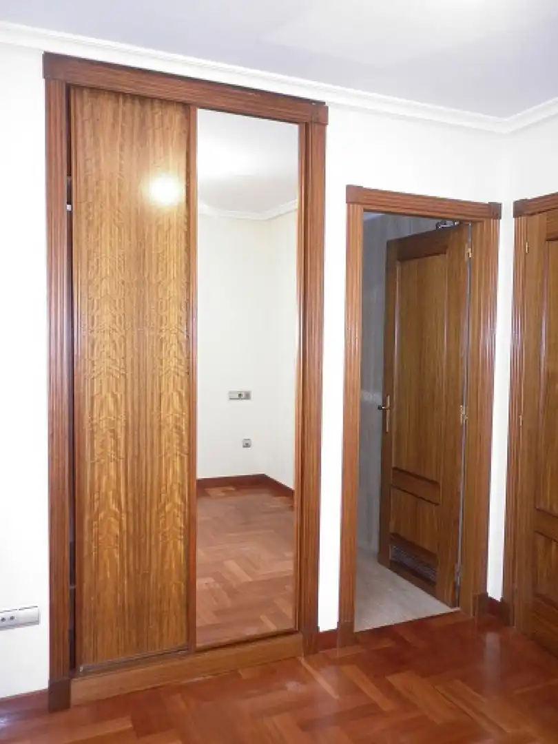 Pis de lloguer en Oviedo  amb Calefacció i Parquet