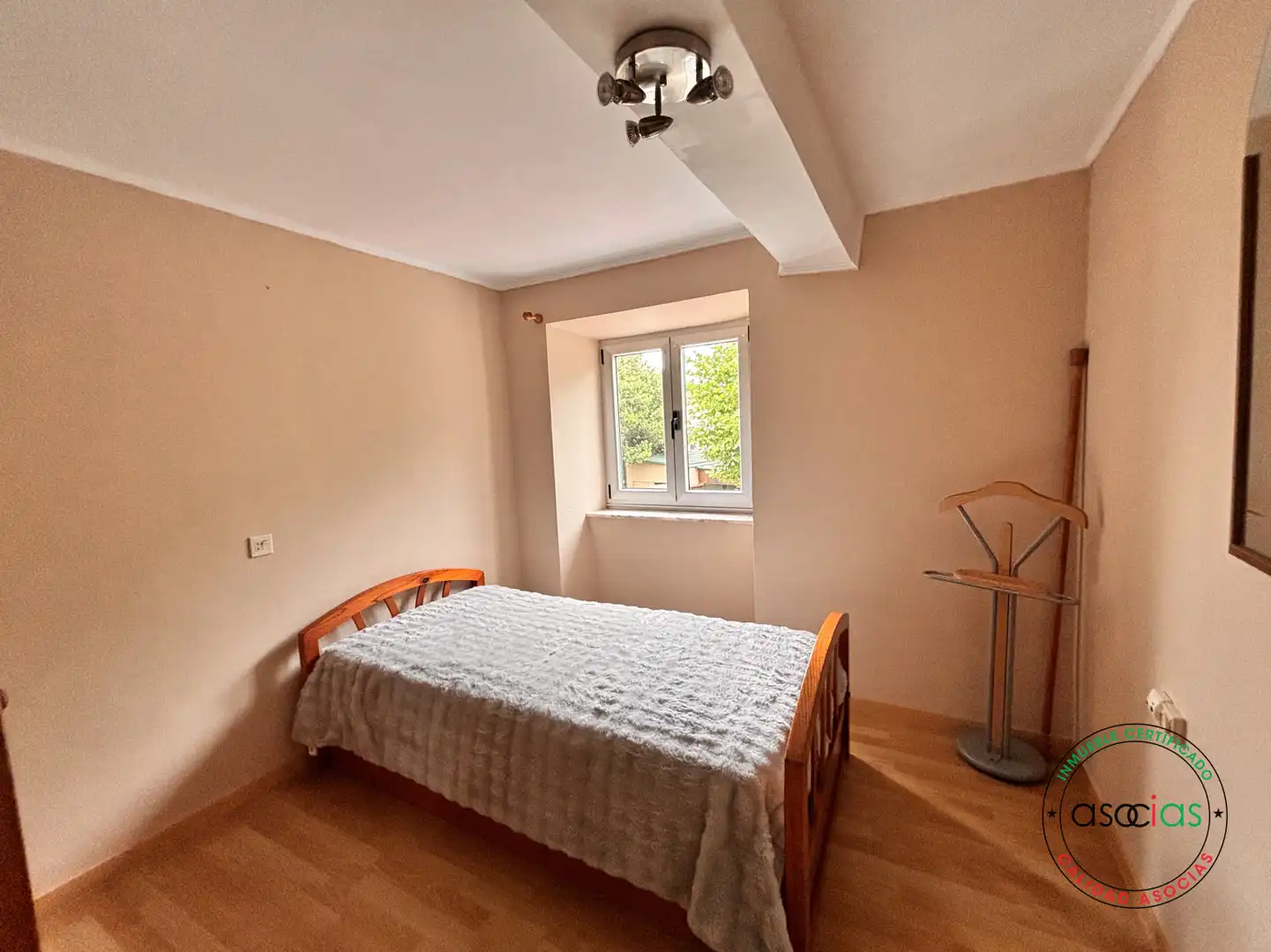 Schlafzimmer von Einfamilien-Reihenhaus zum Verkauf in Ribadeo mit Heizung und Abstellraum